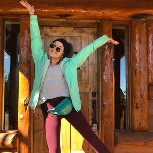 Meet your Posher, Demi